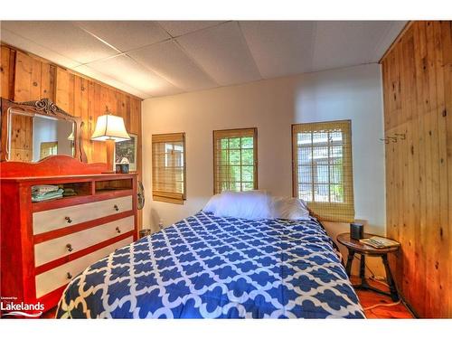 233 Midland Point Road, Midland, ON - Indoor Photo Showing Bedroom