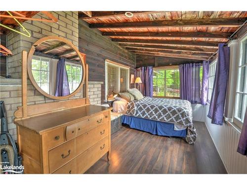 233 Midland Point Road, Midland, ON - Indoor Photo Showing Bedroom