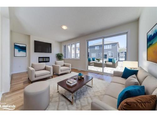 77 Sun Valley Avenue, Wasaga Beach, ON - Indoor Photo Showing Living Room