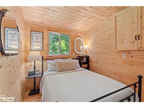 30961 Marina Bay Kawagama, Algonquin Highlands, ON - Indoor Photo Showing Bedroom