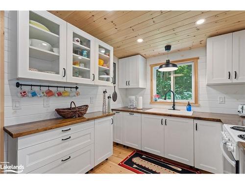 30961 Marina Bay Kawagama, Algonquin Highlands, ON - Indoor Photo Showing Kitchen