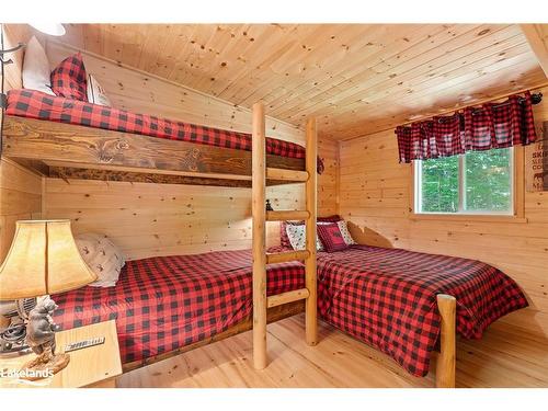 30961 Marina Bay Kawagama, Algonquin Highlands, ON - Indoor Photo Showing Bedroom