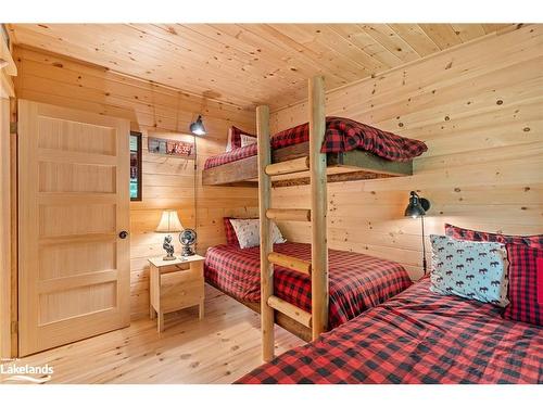 30961 Marina Bay Kawagama, Algonquin Highlands, ON - Indoor Photo Showing Bedroom