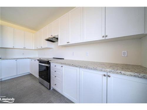 144 Union Boulevard, Wasaga Beach, ON - Indoor Photo Showing Kitchen