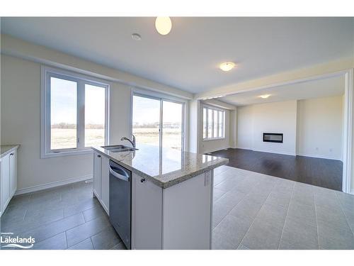 144 Union Boulevard, Wasaga Beach, ON - Indoor Photo Showing Kitchen With Double Sink