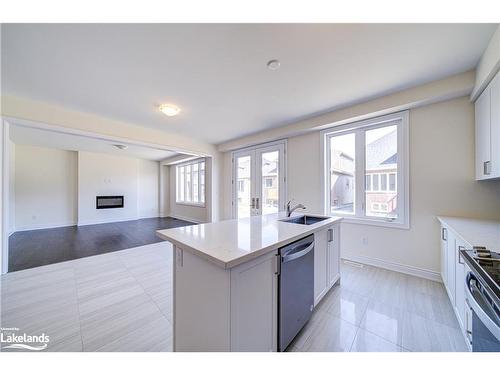 155 Rosanne Circle, Wasaga Beach, ON - Indoor Photo Showing Kitchen