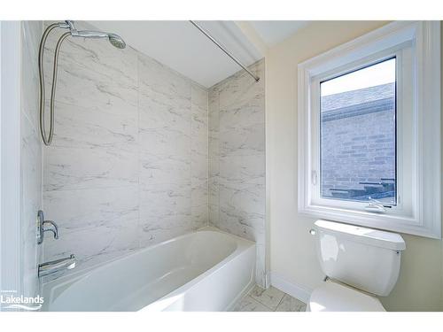 155 Rosanne Circle, Wasaga Beach, ON - Indoor Photo Showing Bathroom