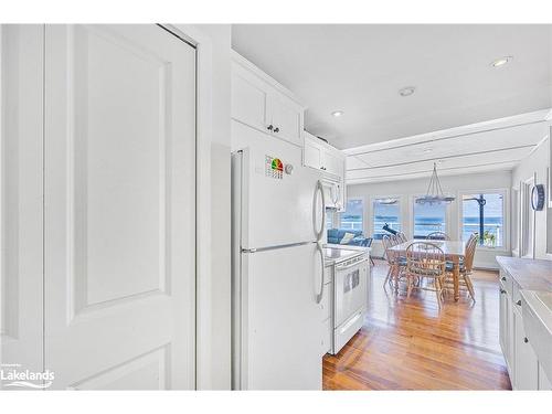 147 Mcarthur Drive, Penetanguishene, ON - Indoor Photo Showing Kitchen