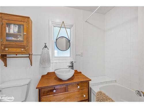 147 Mcarthur Drive, Penetanguishene, ON - Indoor Photo Showing Bathroom