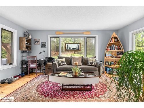 156 Lakeshore Drive, Sundridge, ON - Indoor Photo Showing Living Room