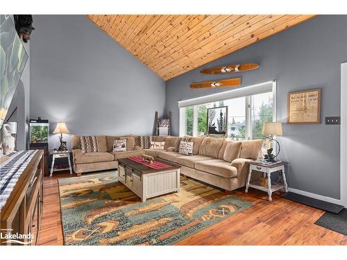 156 Lakeshore Drive, Sundridge, ON - Indoor Photo Showing Living Room