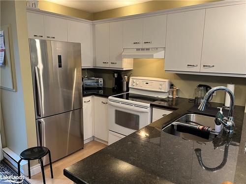 160-51 Trott Boulevard, Collingwood, ON - Indoor Photo Showing Kitchen With Double Sink