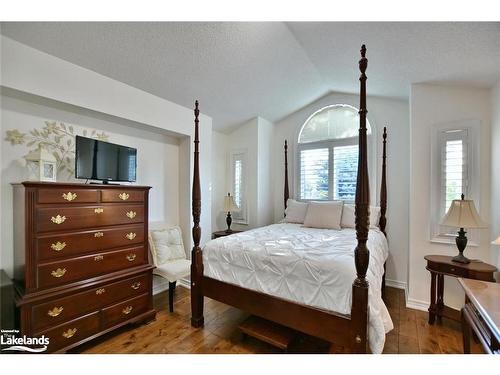 32 Nettleton Court, Collingwood, ON - Indoor Photo Showing Bedroom