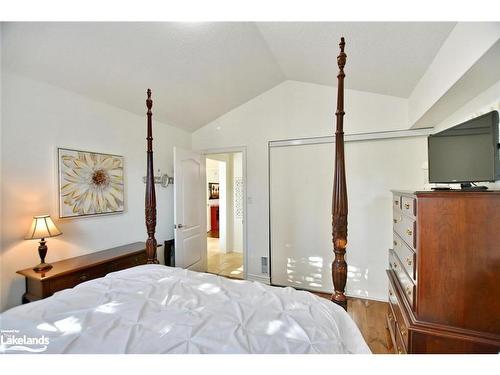 32 Nettleton Court, Collingwood, ON - Indoor Photo Showing Bedroom