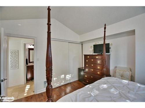 32 Nettleton Court, Collingwood, ON - Indoor Photo Showing Bedroom