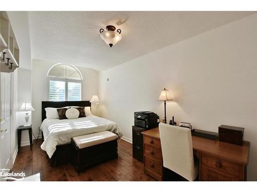 32 Nettleton Court, Collingwood, ON - Indoor Photo Showing Bedroom