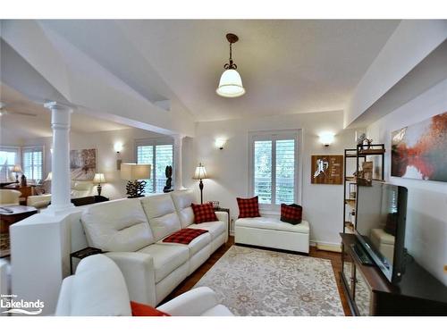 32 Nettleton Court, Collingwood, ON - Indoor Photo Showing Living Room