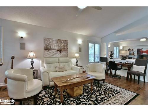 32 Nettleton Court, Collingwood, ON - Indoor Photo Showing Living Room