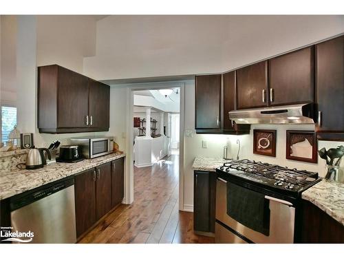 32 Nettleton Court, Collingwood, ON - Indoor Photo Showing Kitchen