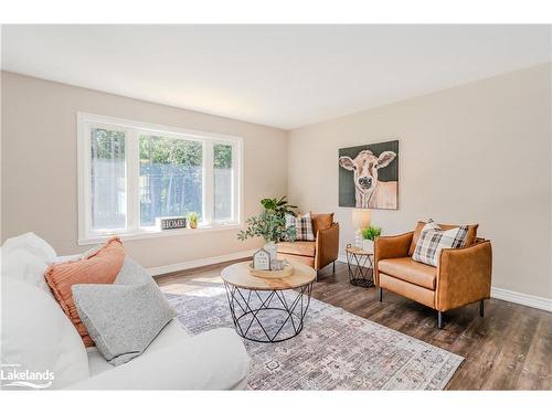 80 Ceramic Mine Road Road, Huntsville, ON - Indoor Photo Showing Living Room