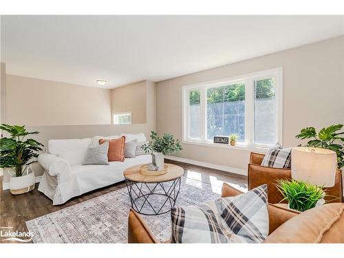 80 Ceramic Mine Road Road, Huntsville, ON - Indoor Photo Showing Living Room