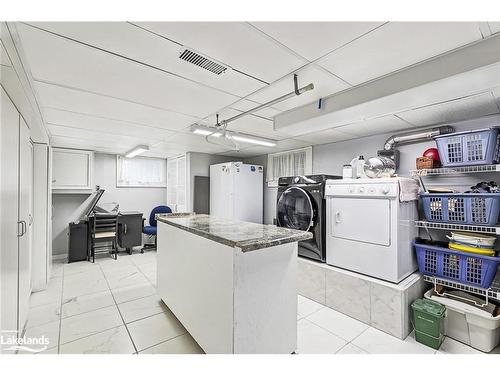 31 Saunders Street, Collingwood, ON - Indoor Photo Showing Laundry Room