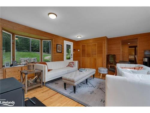 1433 South Horn Lake Road, Ryerson, ON - Indoor Photo Showing Living Room