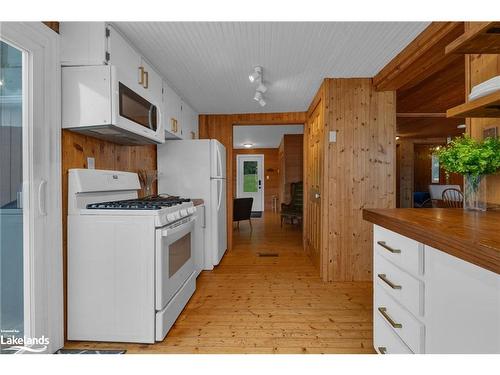 1433 South Horn Lake Road, Ryerson, ON - Indoor Photo Showing Kitchen