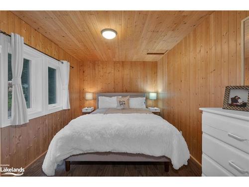 1433 South Horn Lake Road, Ryerson, ON - Indoor Photo Showing Bedroom