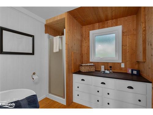 1433 South Horn Lake Road, Ryerson, ON - Indoor Photo Showing Bathroom