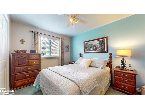 60 Pennsylvania Avenue, Wasaga Beach, ON - Indoor Photo Showing Bedroom