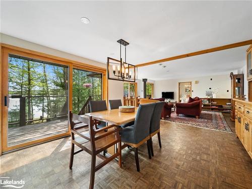 275 North Menominee Lake Road, Huntsville, ON - Indoor Photo Showing Dining Room