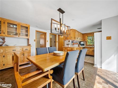 275 North Menominee Lake Road, Huntsville, ON - Indoor Photo Showing Dining Room