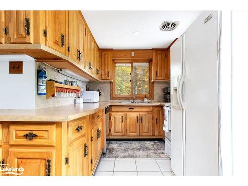 275 North Menominee Lake Road, Huntsville, ON - Indoor Photo Showing Kitchen With Double Sink