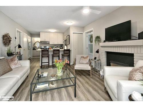 88-23 Dawson Drive, Collingwood, ON - Indoor Photo Showing Living Room With Fireplace