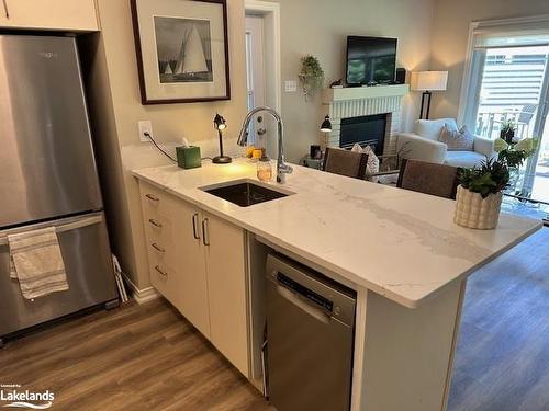 88-23 Dawson Drive, Collingwood, ON - Indoor Photo Showing Kitchen