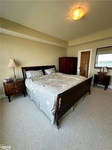 524 Mariners Way, Collingwood, ON - Indoor Photo Showing Bedroom