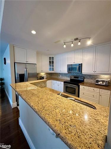 524 Mariners Way, Collingwood, ON - Indoor Photo Showing Kitchen With Double Sink