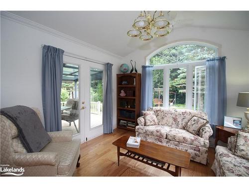 57 Springwood Crescent, Gravenhurst, ON - Indoor Photo Showing Living Room