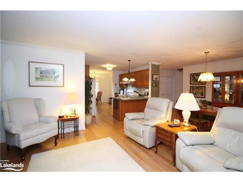 57 Springwood Crescent, Gravenhurst, ON - Indoor Photo Showing Living Room