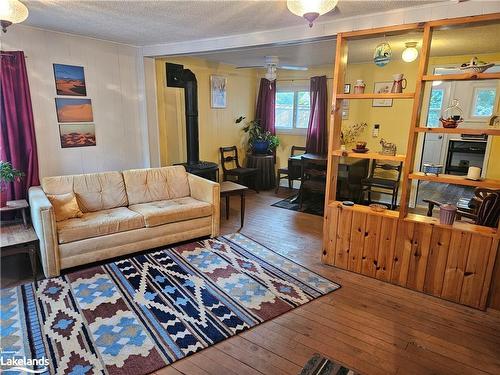 34 67Th Street N, Wasaga Beach, ON - Indoor Photo Showing Living Room