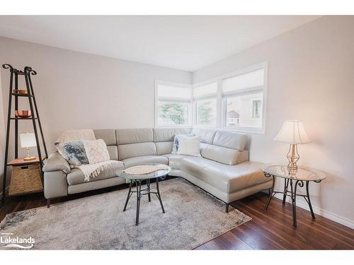 268 Greenwood Avenue, North Bay, ON - Indoor Photo Showing Living Room