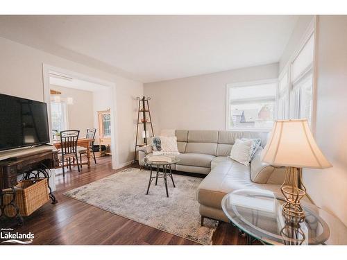 268 Greenwood Avenue, North Bay, ON - Indoor Photo Showing Living Room