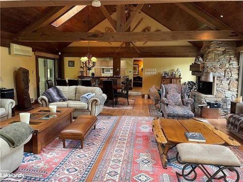 133 Arrowhead Road, The Blue Mountains, ON - Indoor Photo Showing Living Room