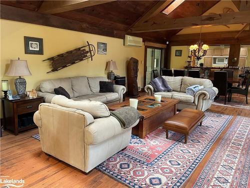 133 Arrowhead Road, The Blue Mountains, ON - Indoor Photo Showing Living Room