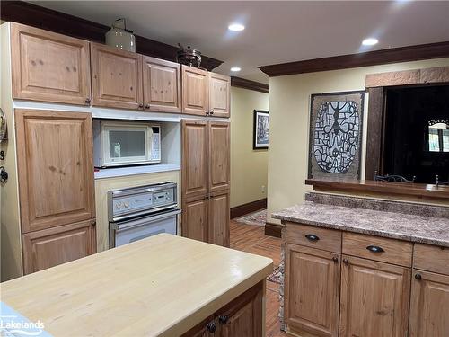 133 Arrowhead Road, The Blue Mountains, ON - Indoor Photo Showing Kitchen