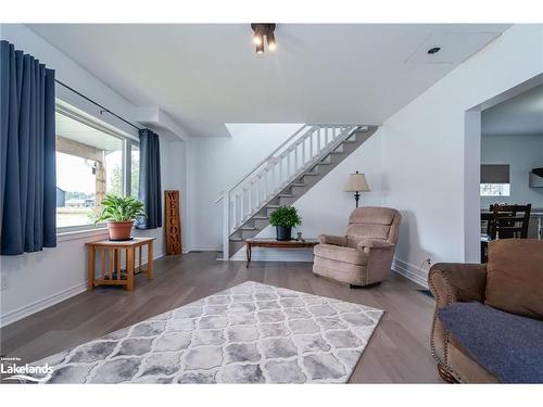 13 Toronto Avenue, South River, ON - Indoor Photo Showing Living Room