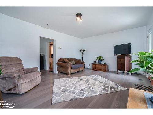 13 Toronto Avenue, South River, ON - Indoor Photo Showing Living Room