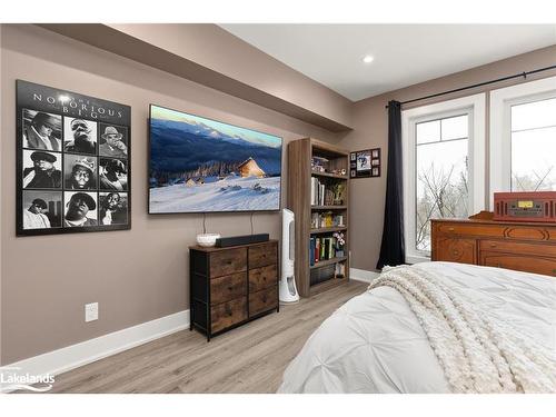 102-4 Tree Tops Lane, Huntsville, ON - Indoor Photo Showing Bedroom