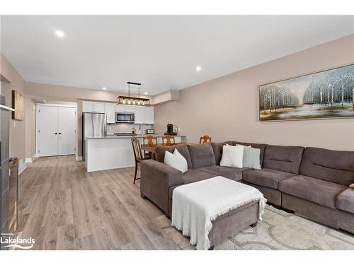 102-4 Tree Tops Lane, Huntsville, ON - Indoor Photo Showing Living Room